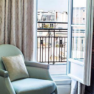 Art Deco Queen Balcony Guest room 1 Queen City view